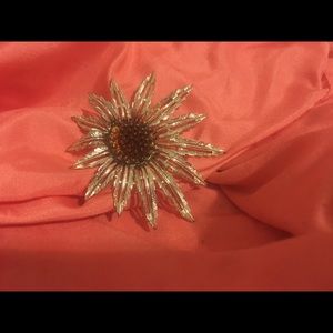 Sarah Coventry vintage brooch